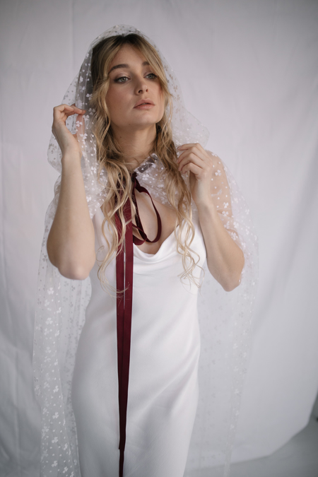 Capa Daniela | Pide online el velo de tu boda. Velos originales para novias. 100% originales